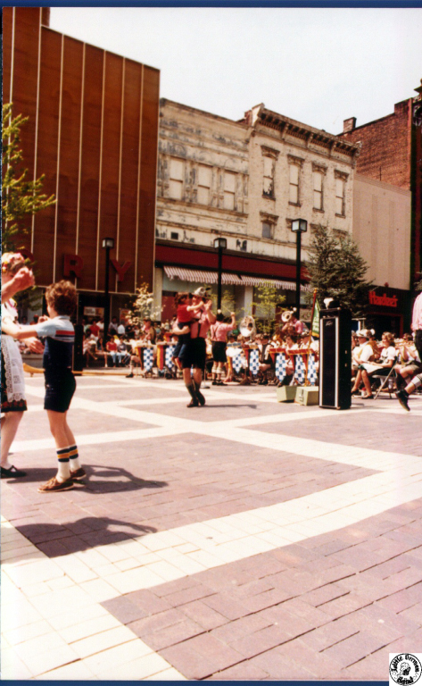 1980 04 20 28 Fayetteville St Mall.jpg